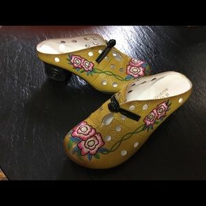 Women's shoes